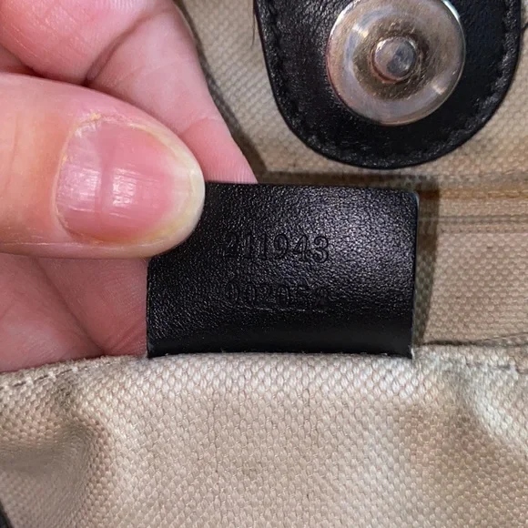 Authentic Black Gucci XL Suckey - Picture 9 of 9